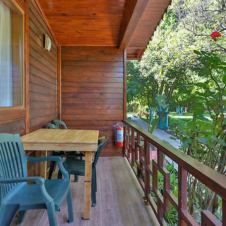 Cinderella & Pensión Çıralı